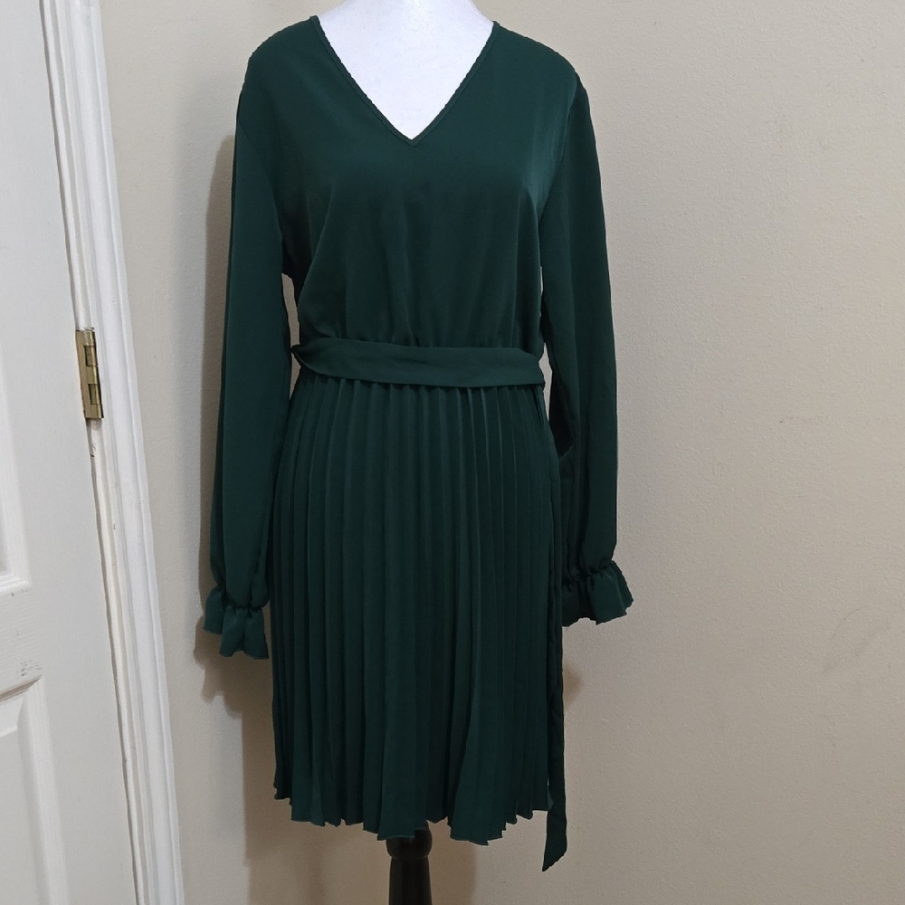 Women's PrettyGarden Green V-Neck Dress Sz Small NWT